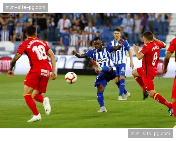 赫塔菲缺少达科纳姆后解围数下降44%,防守支柱缺失影响显著 赫塔菲缺少达科纳姆后解围数下降44%,防守支柱缺失影响显著